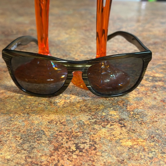 Oakleys ladies Sunglasses - Picture 1 of 7